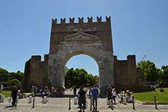 Арка Августа, Ріміні, Італія